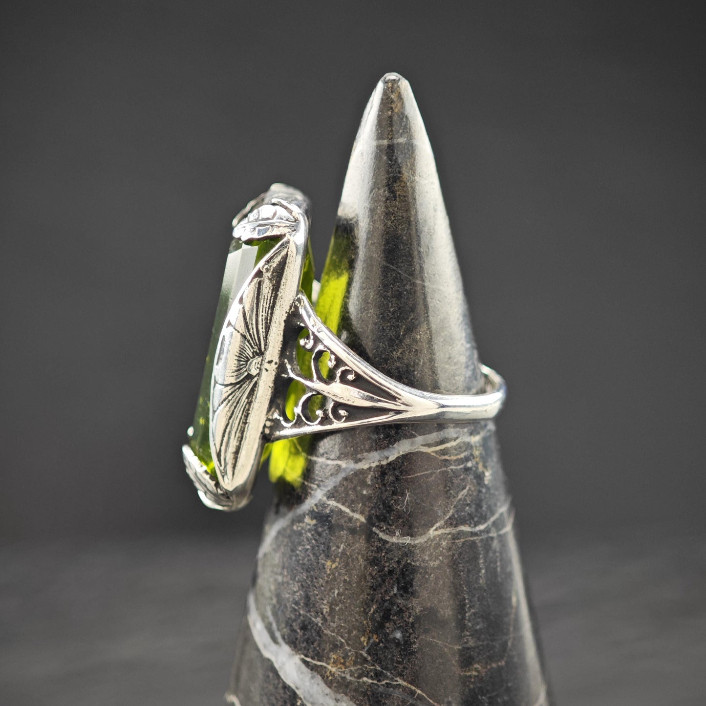 Long Green Glass Filigree Ring Sterling Silver Size 3 3/4