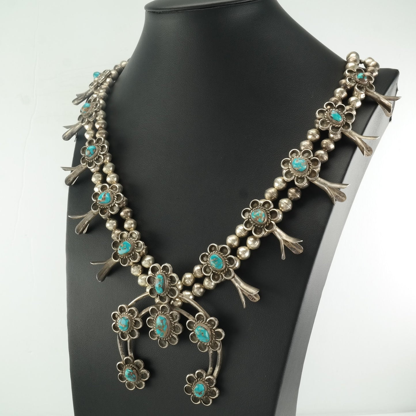 Vintage Native American Sterling Silver Blue Blue Gem, Turquoise Floral Squash Blossom Necklace