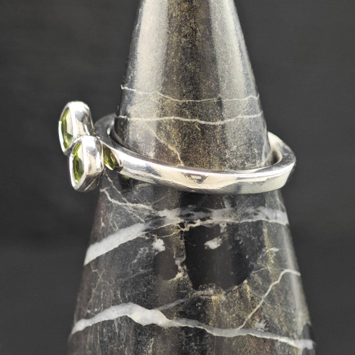 Double Peridot Band Ring Sterling Silver Sz 7 R6212