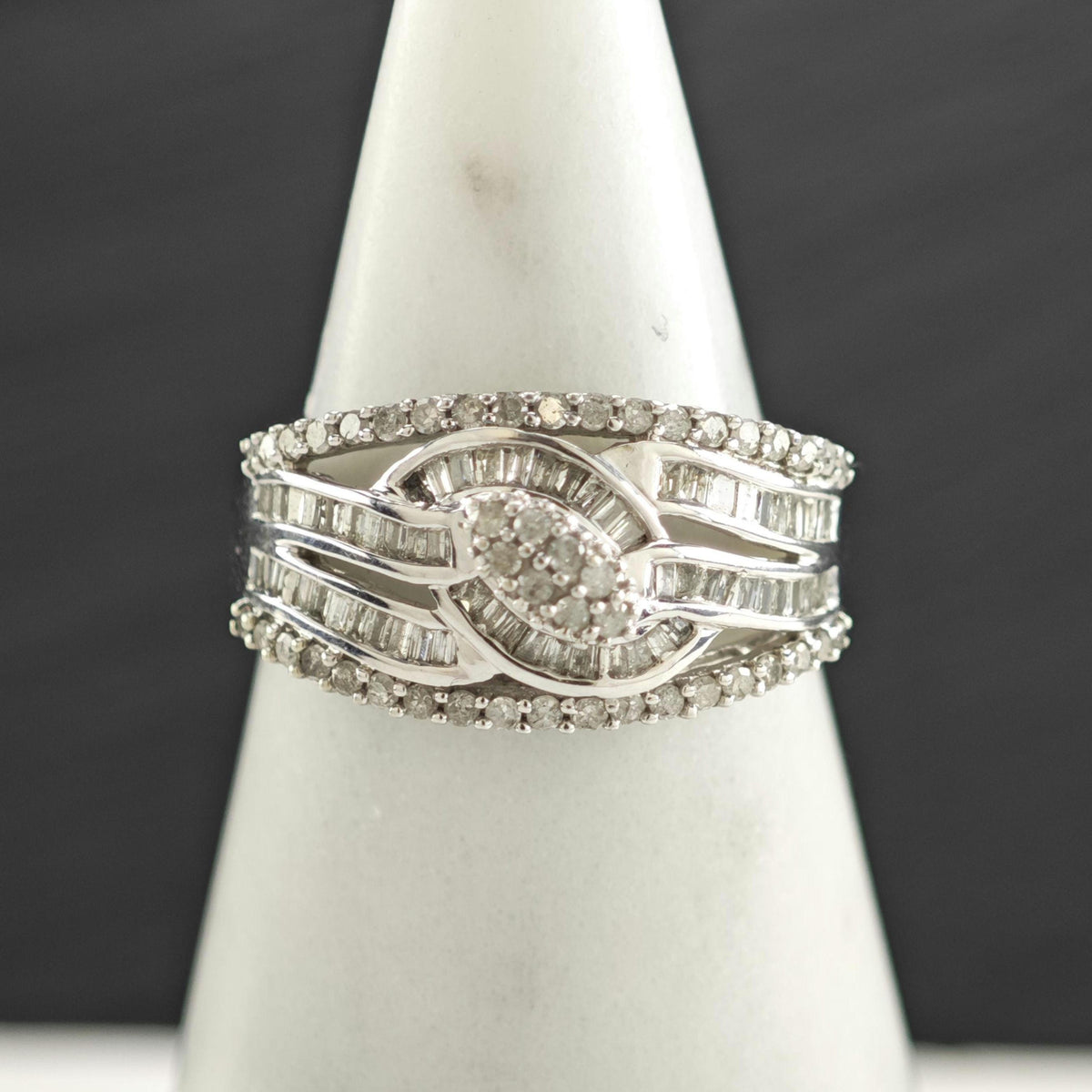 1/2 cttw Diamond 10K White Gold Ring Sz 7 3/4 R6777