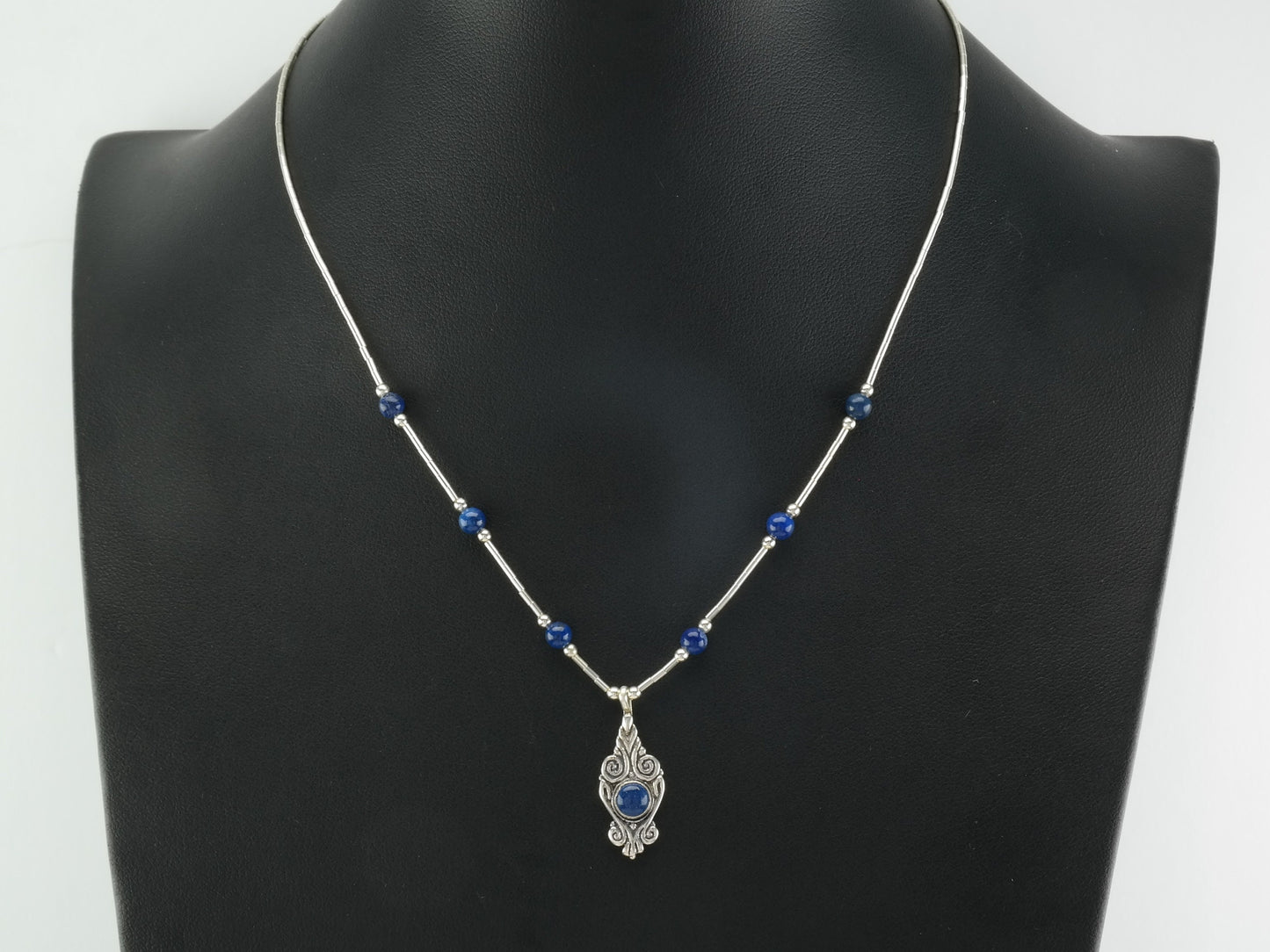 Vintage Southwest Sterling Silver Blue Lapis Lazuli Beaded Necklace