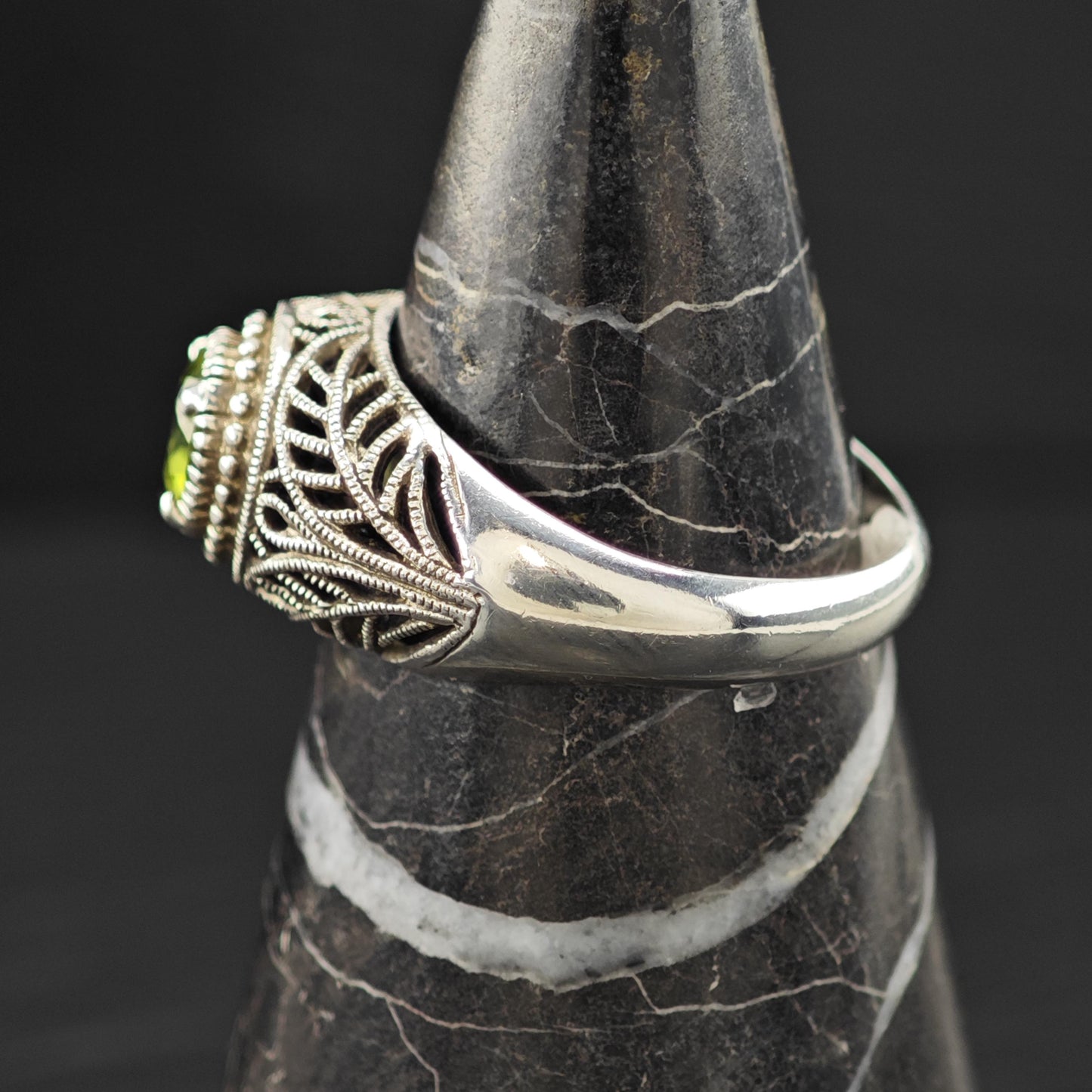 Sterling Silver Ring Green Peridot Gemstone Size 9 R6054