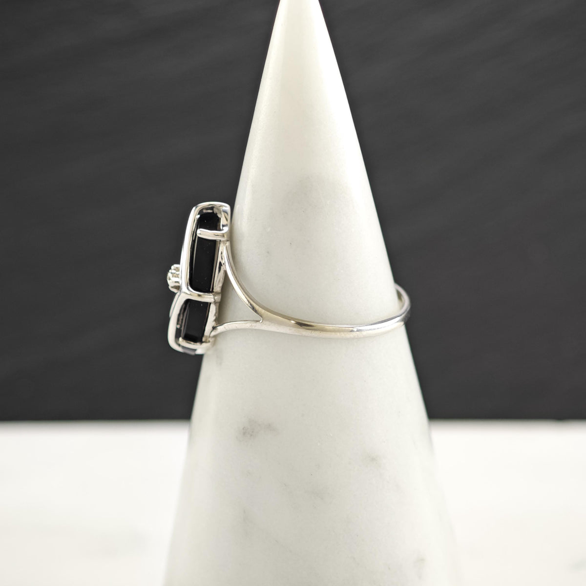 Diamond & Onyx 10K White Gold Ring Sz 8 1/2 R6774