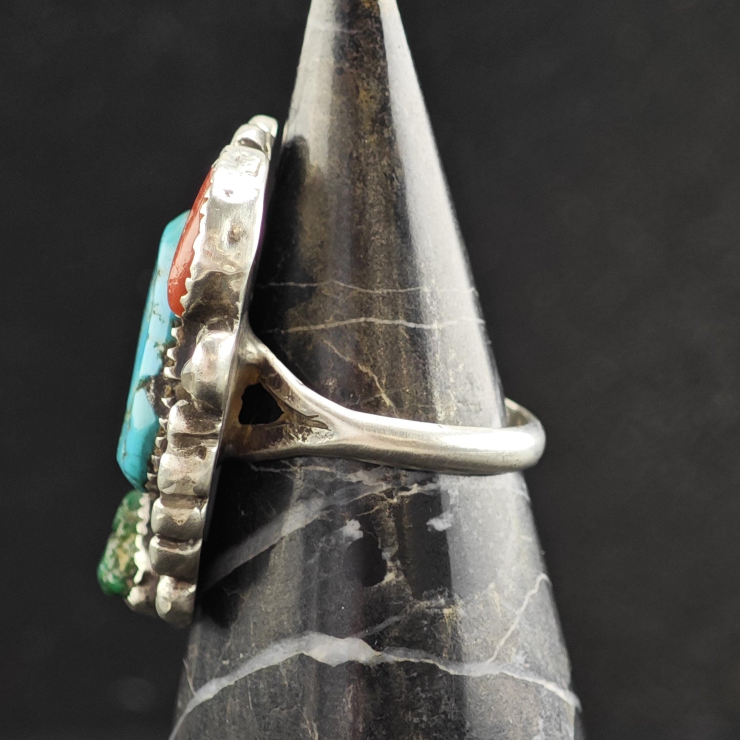 Native American Turquoise & Coral Stamped Detailing Sterling Silver Ring Sz 8.5 R6549