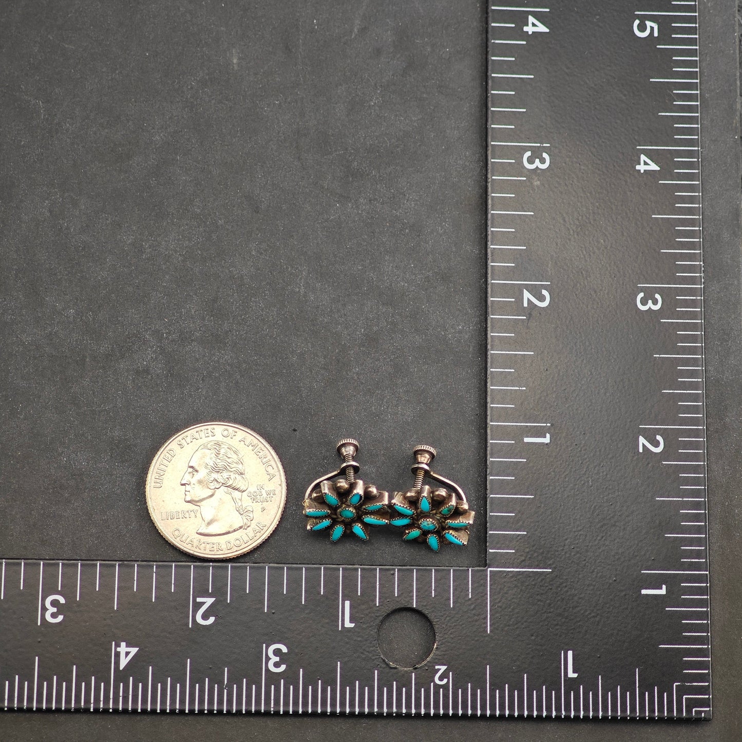 Vintage Zuni Needlepoint Turquoise Cluster Sterling Silver Screwback Earrings ER3032