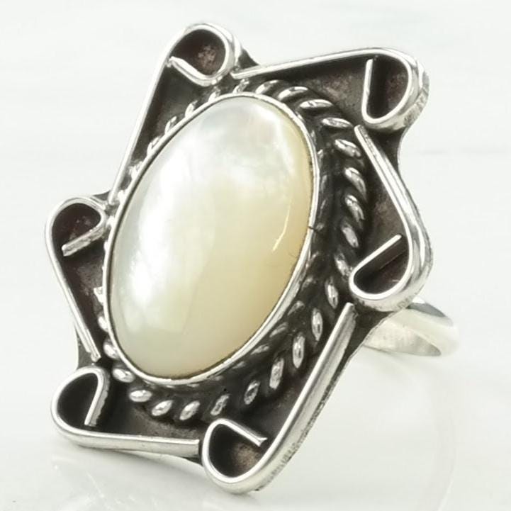 Vintage Native American Silver Ring MOP Oval Sterling White Size 6 1/4