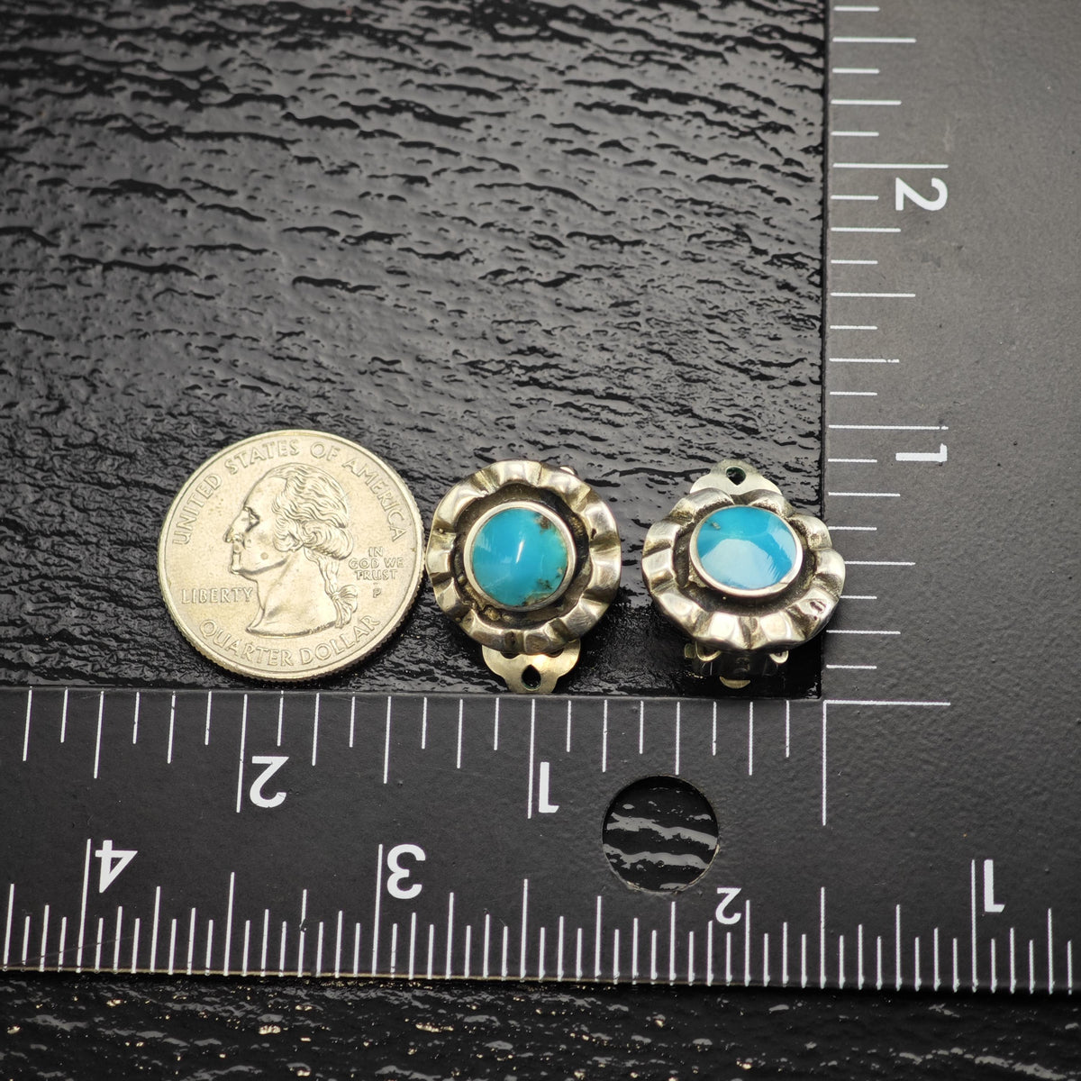 Vintage SW Carved Turquoise Sterling Silver Clip On Earrings ER3211