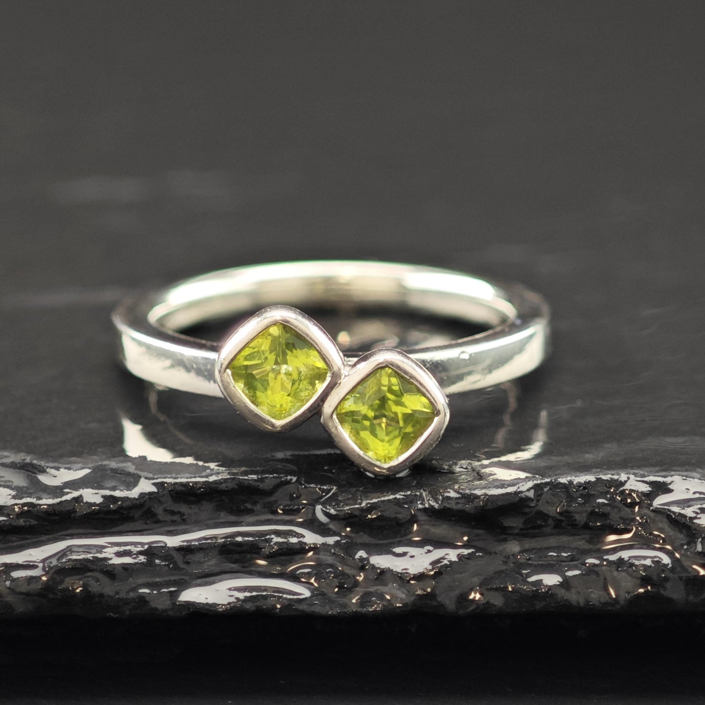 Double Peridot Band Ring Sterling Silver Sz 7 R6212