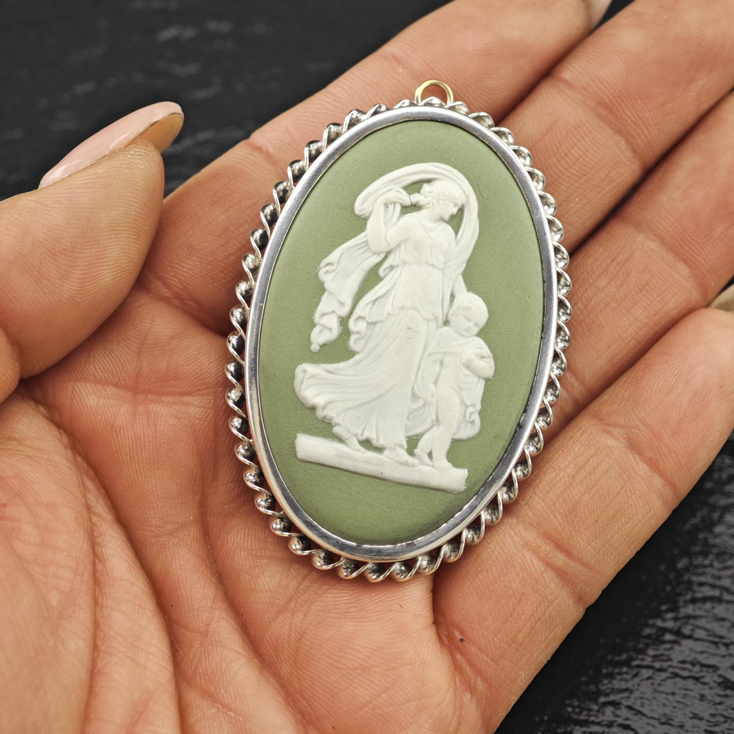 Wedgwood Jasperware 1956 Green Cameo Brooch/Pendant Sterling Silver P2786