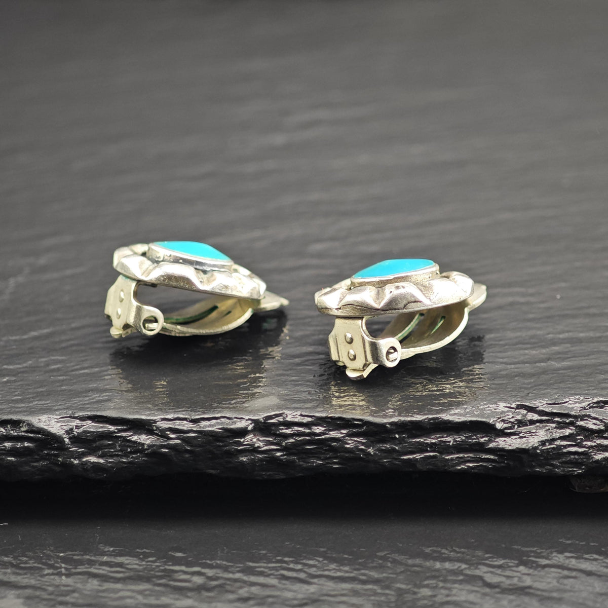 Vintage SW Carved Turquoise Sterling Silver Clip On Earrings ER3211