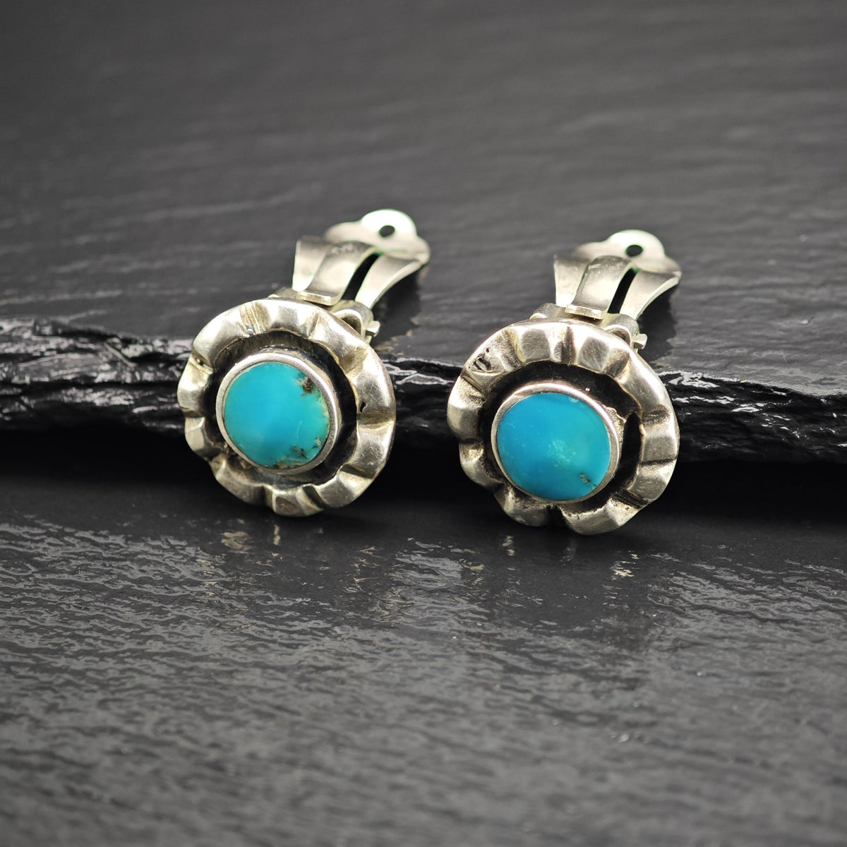 Vintage SW Carved Turquoise Sterling Silver Clip On Earrings ER3211