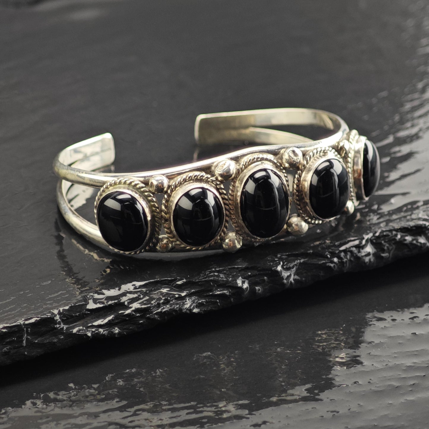 Running Bear Onyx Sterling Silver Cuff Sz 6 1/4" BR3134