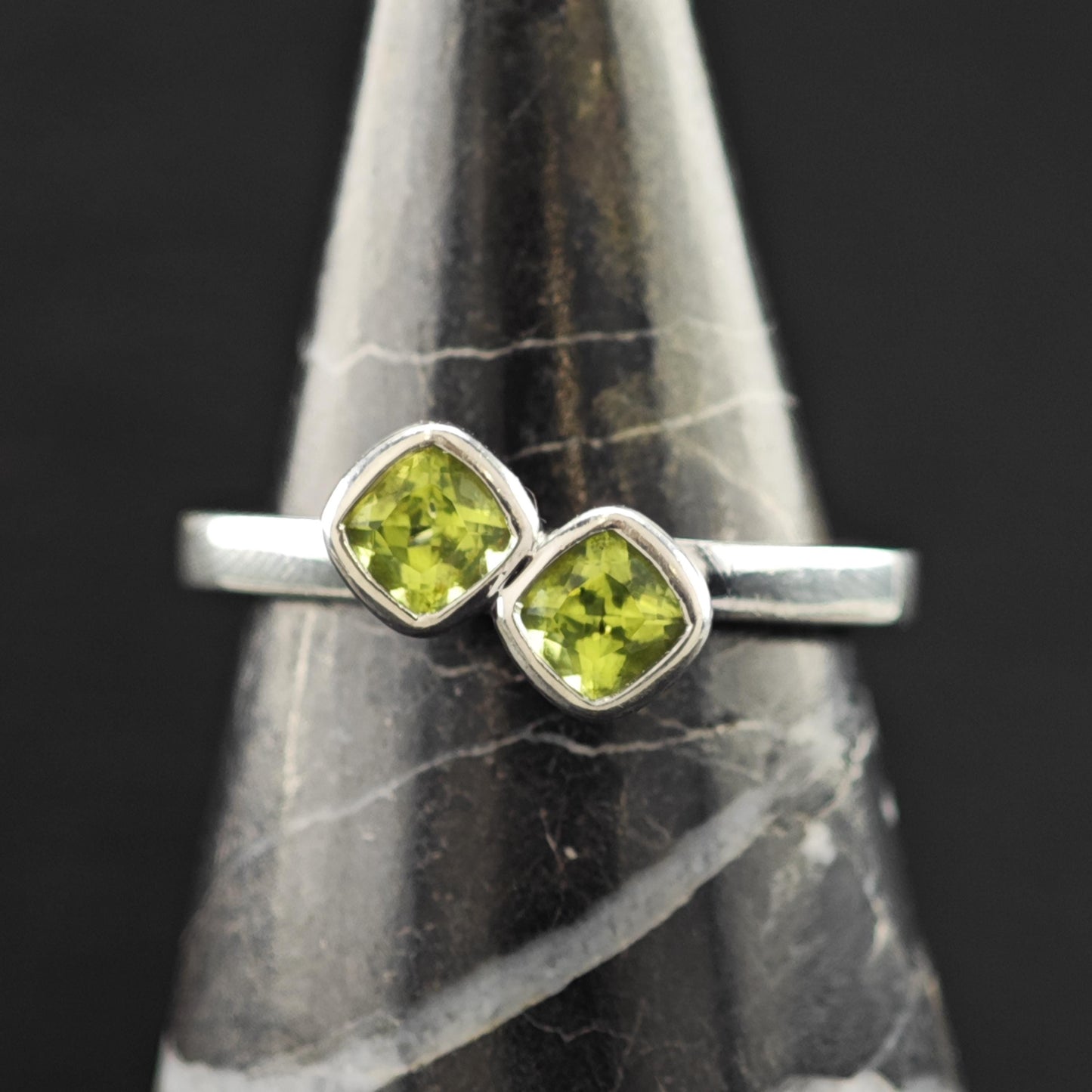 Double Peridot Band Ring Sterling Silver Sz 7 R6212