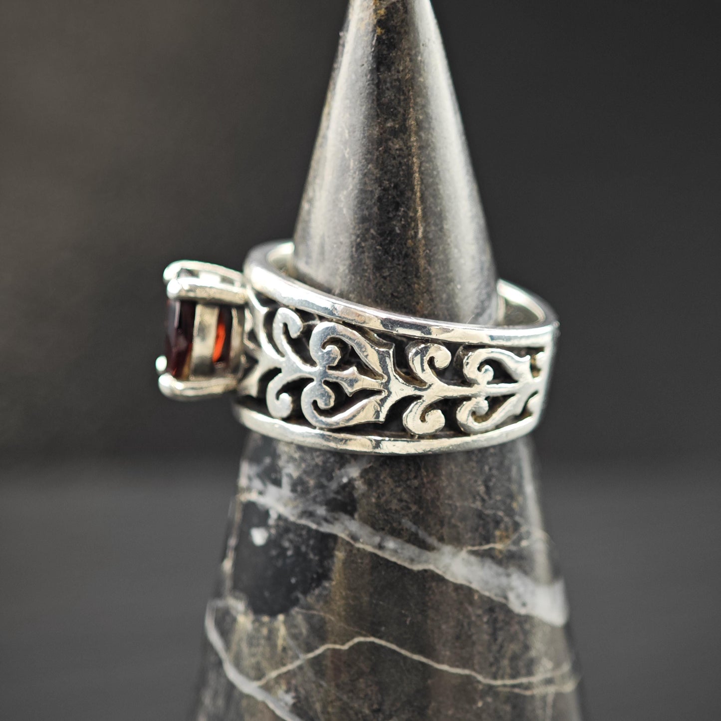 James Avery Filigree Garnet Ring Sterling Silver Sz 6 1/2