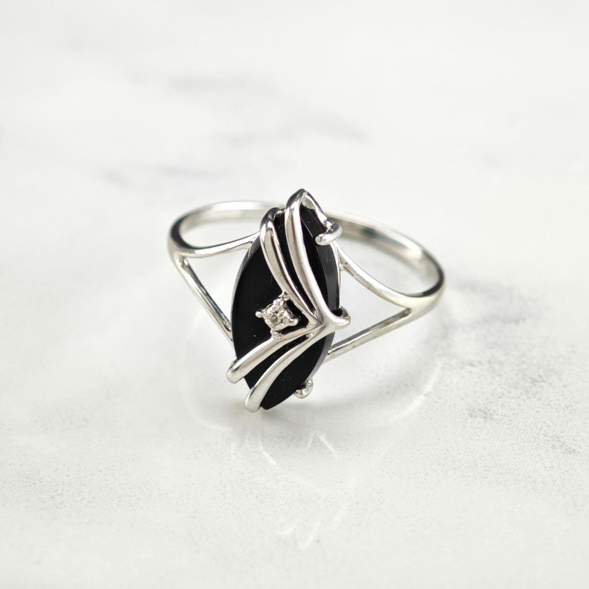 Diamond & Onyx 10K White Gold Ring Sz 8 1/2 R6774
