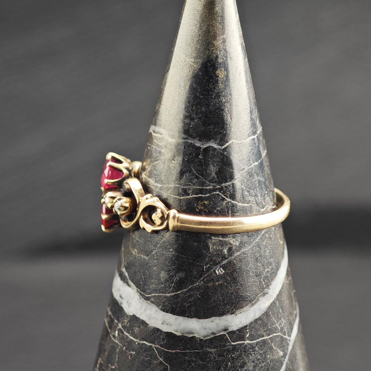 Genuine Ruby & Diamond Cluster 10K Gold Ring Sz 7 R6769