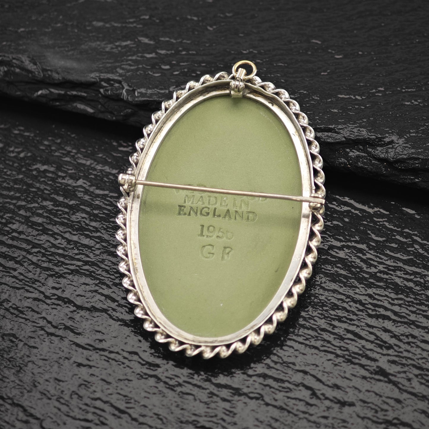 Wedgwood Jasperware 1956 Green Cameo Brooch/Pendant Sterling Silver P2786