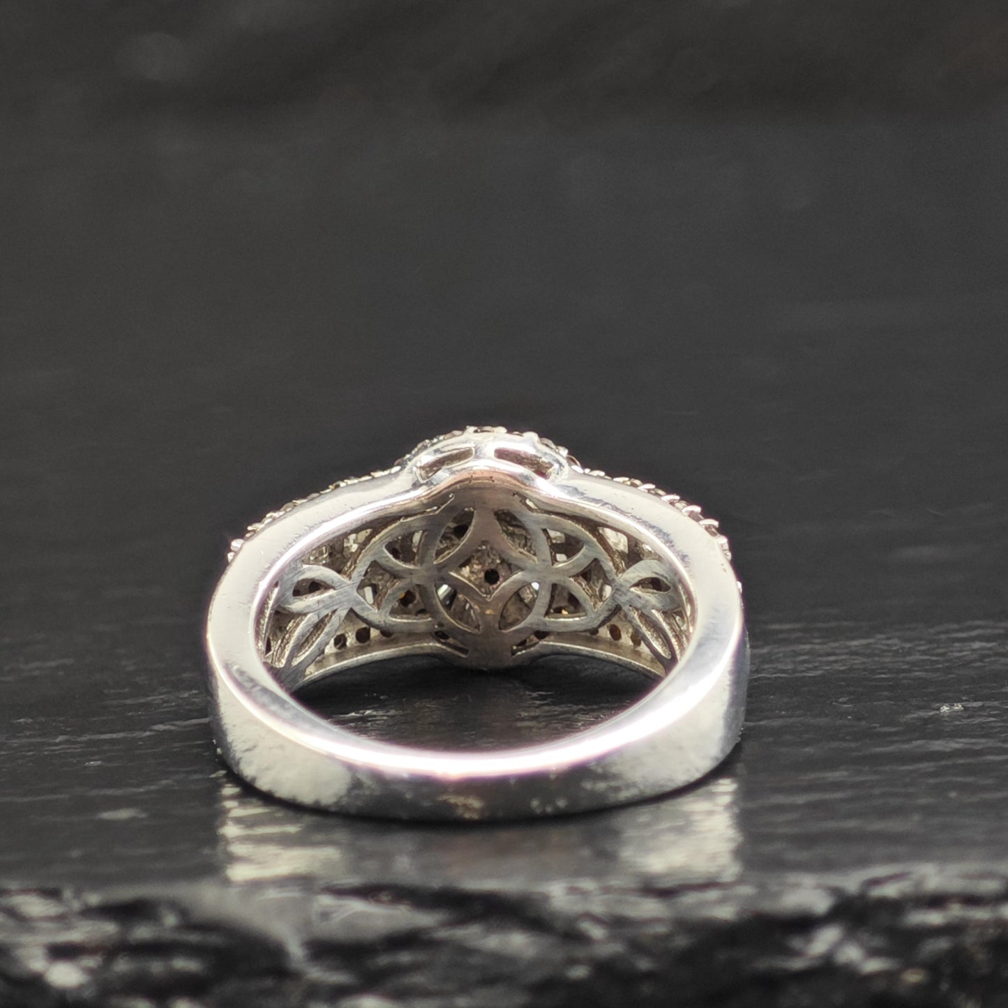 Multi-Diamond Circular Setting Sterling Silver Ring Sz 6 1/4 R6598