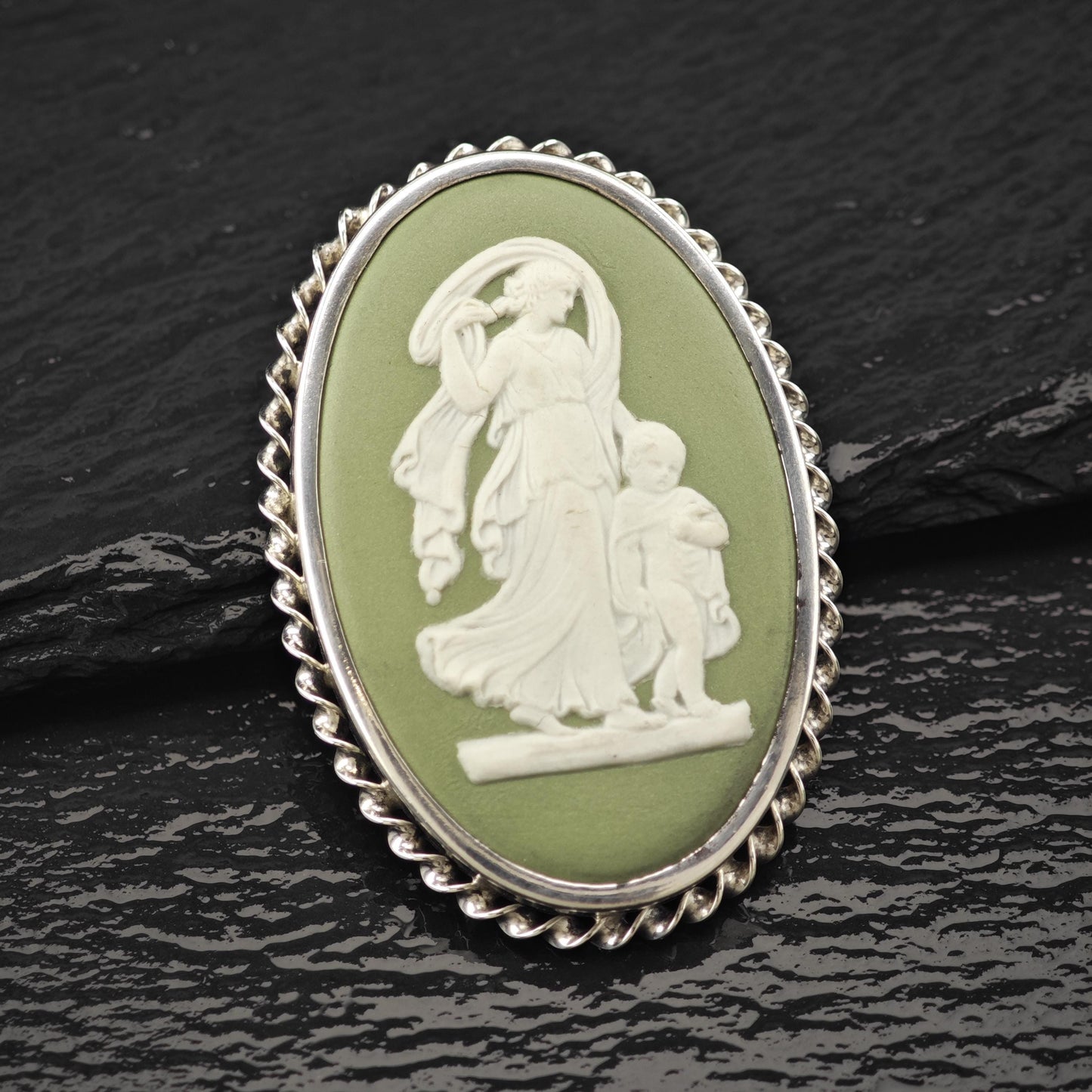 Wedgwood Jasperware 1956 Green Cameo Brooch/Pendant Sterling Silver P2786
