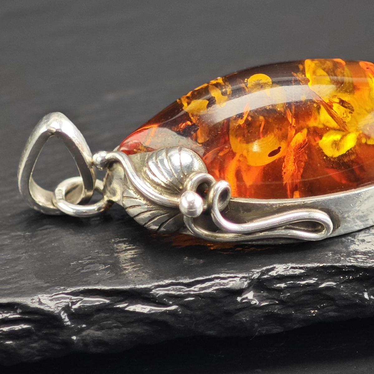 Amber Leaf Detailing Sterling Silver Pendant P3088