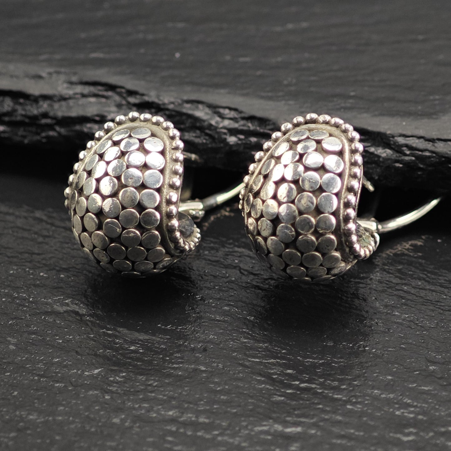 Vintage John Hardy Scallop Omega Back Sterling Silver Earrings ER3184Dor