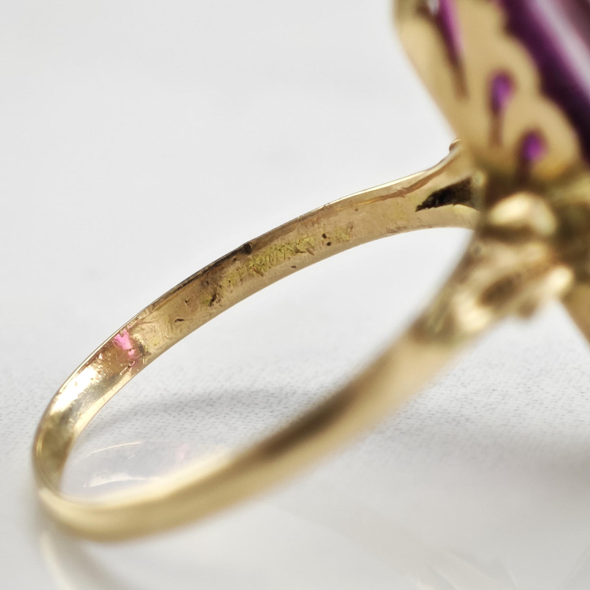 Large Oval Color Change Corrundum 10K Gold Ring Sz 6 1/2 R6808