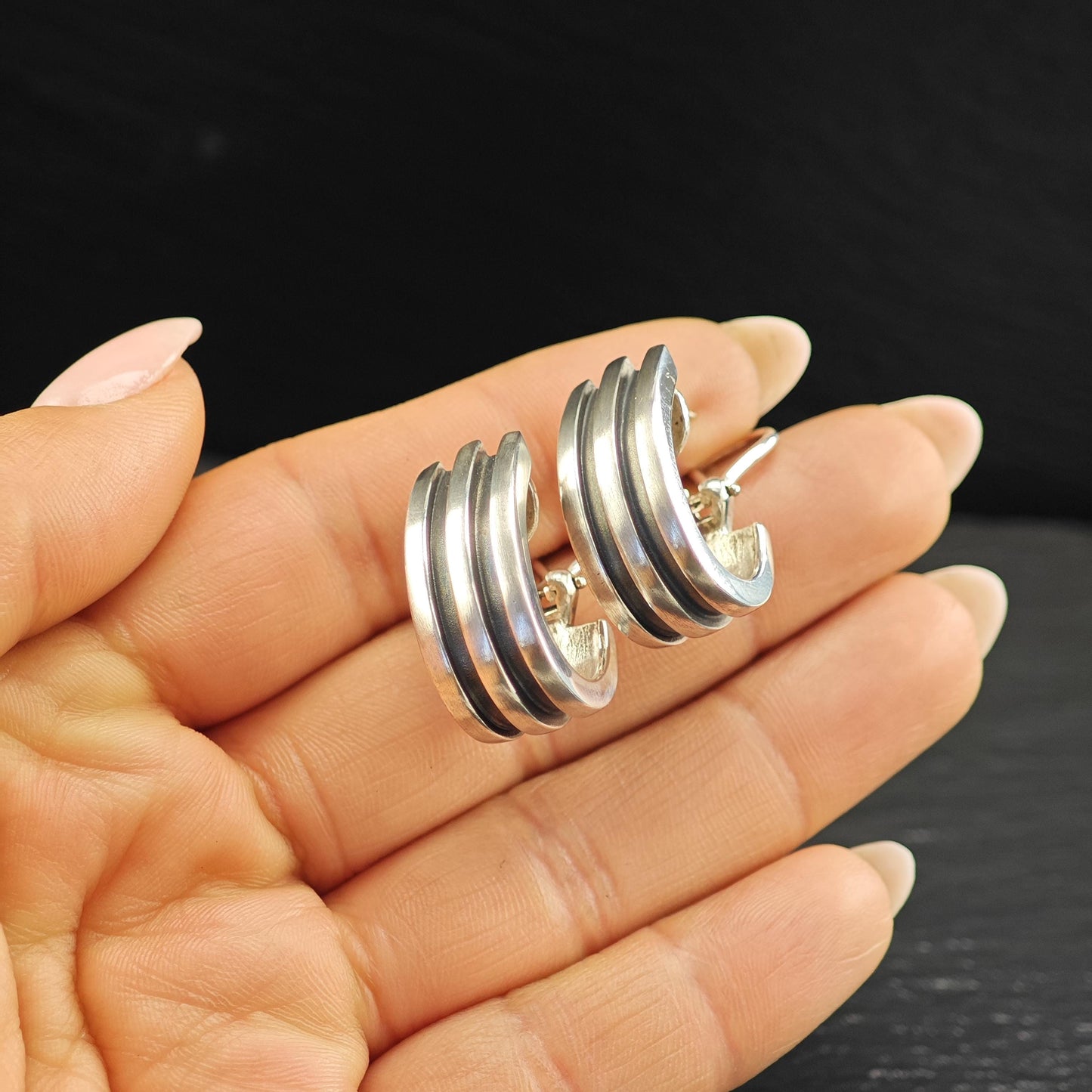 Tiffany Atlas 1995, Incise Omega Back Earrings Sterling Silver