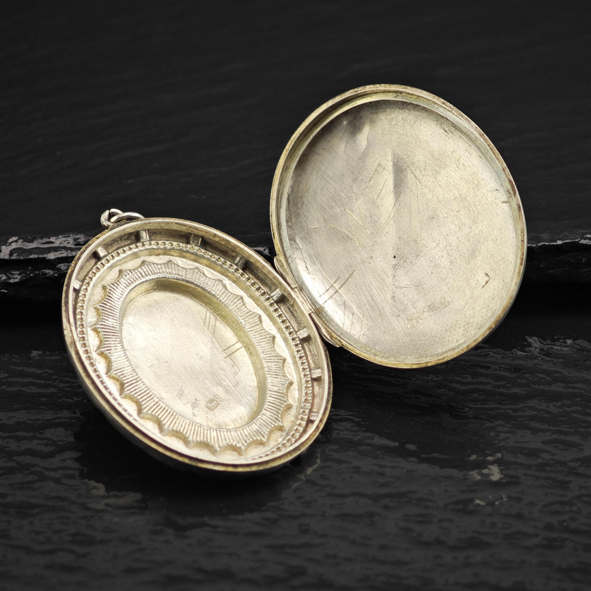 1882 Victorian Memorial Sterling Silver Locket Pendant P3097