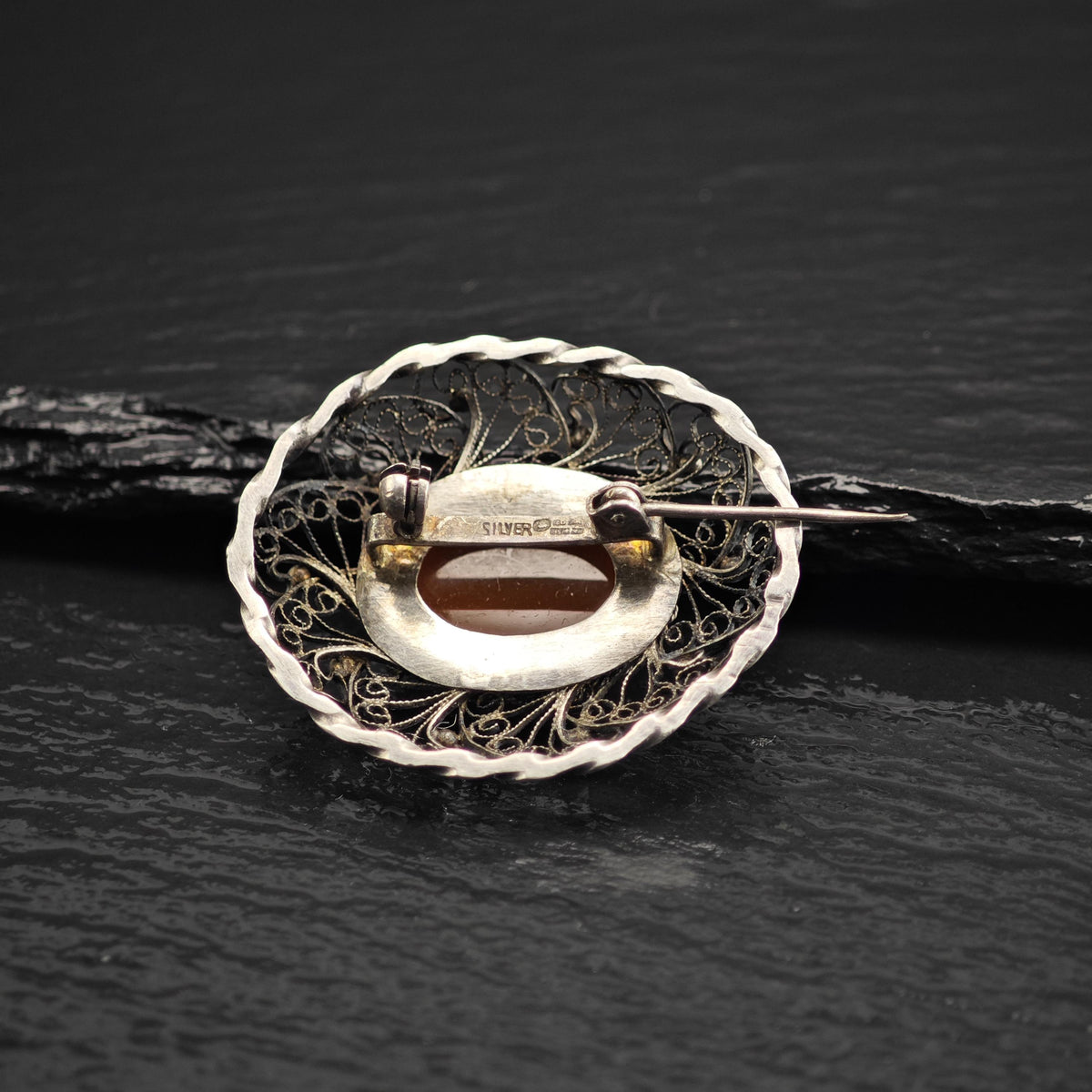 Finland 1970 Carnelian Cabochon, Filigree Sterling Silver Brooch B2264