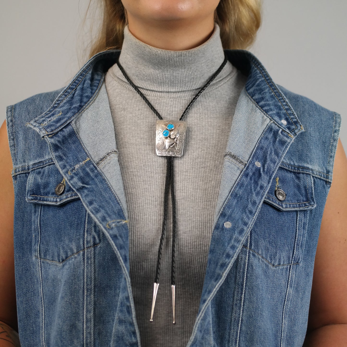 Vintage Native American Turquoise Sterling Silver Bolo Tie N2718