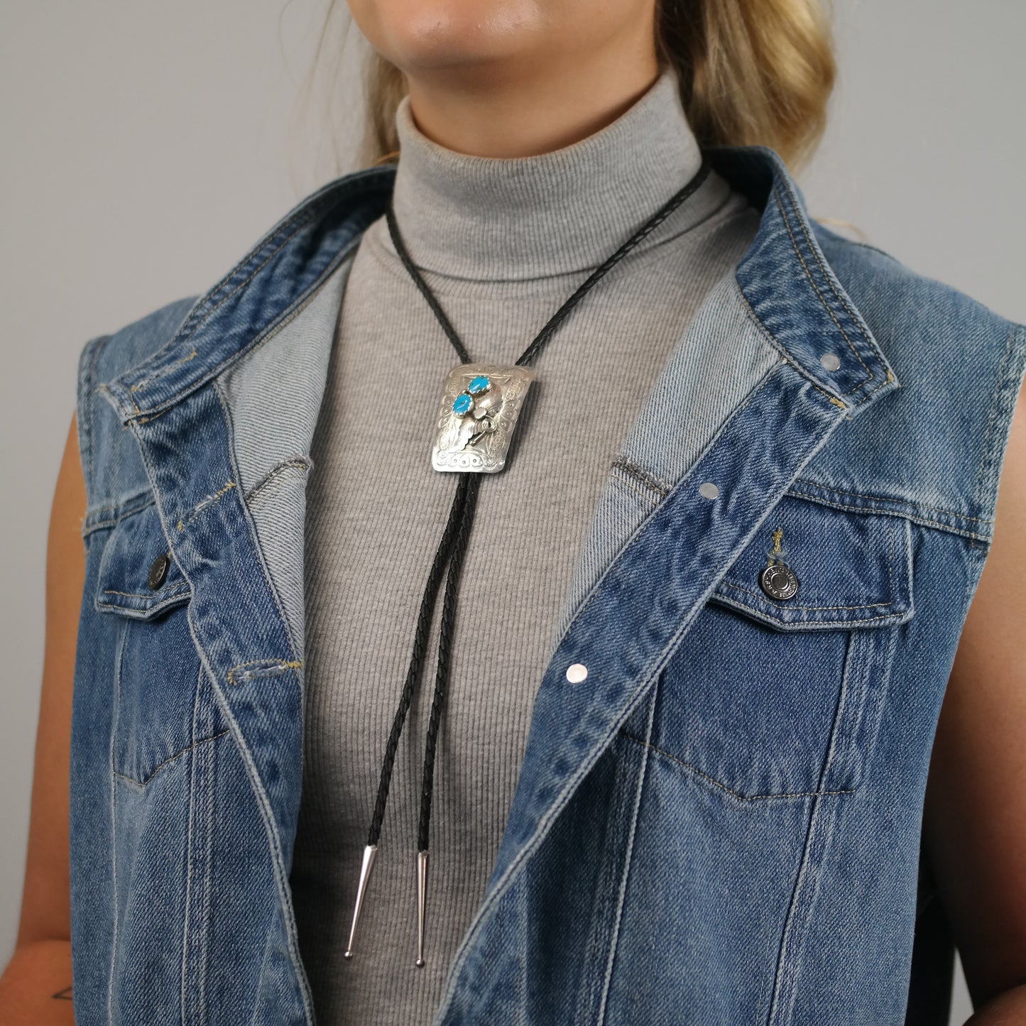 Vintage Native American Turquoise Sterling Silver Bolo Tie N2718