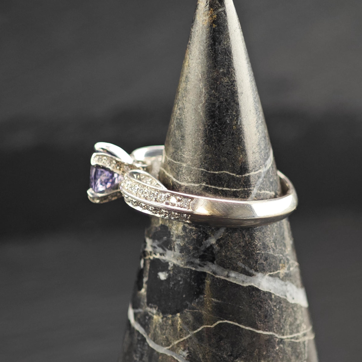 Vintage Designer Purple Sapphire & Diamond 18K White Gold Ring Sz 6 1/2 R6764