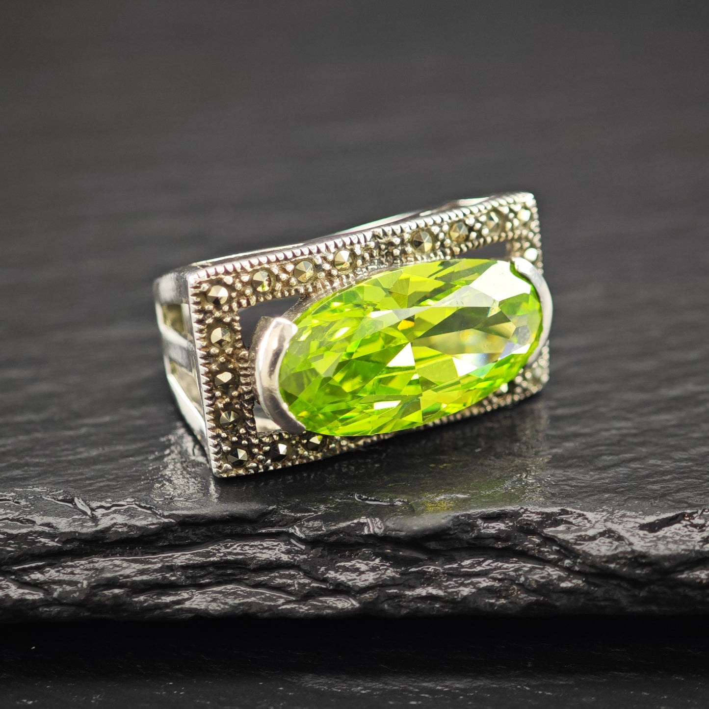 Green Gemstone Sterling Silver Ring Size 6 1/4 R6106