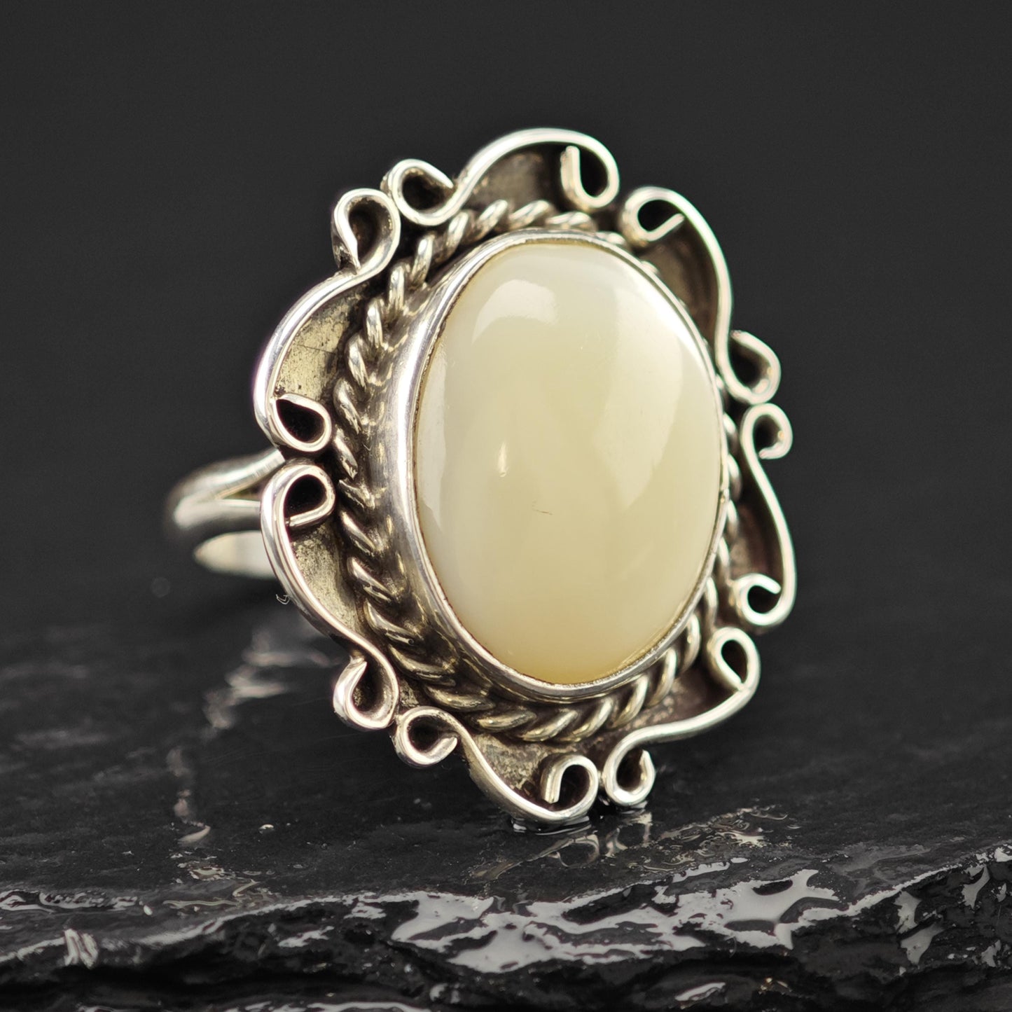 SW Mother Of Pearl Ring Sterling Silver Sz 5 1/2 R6081