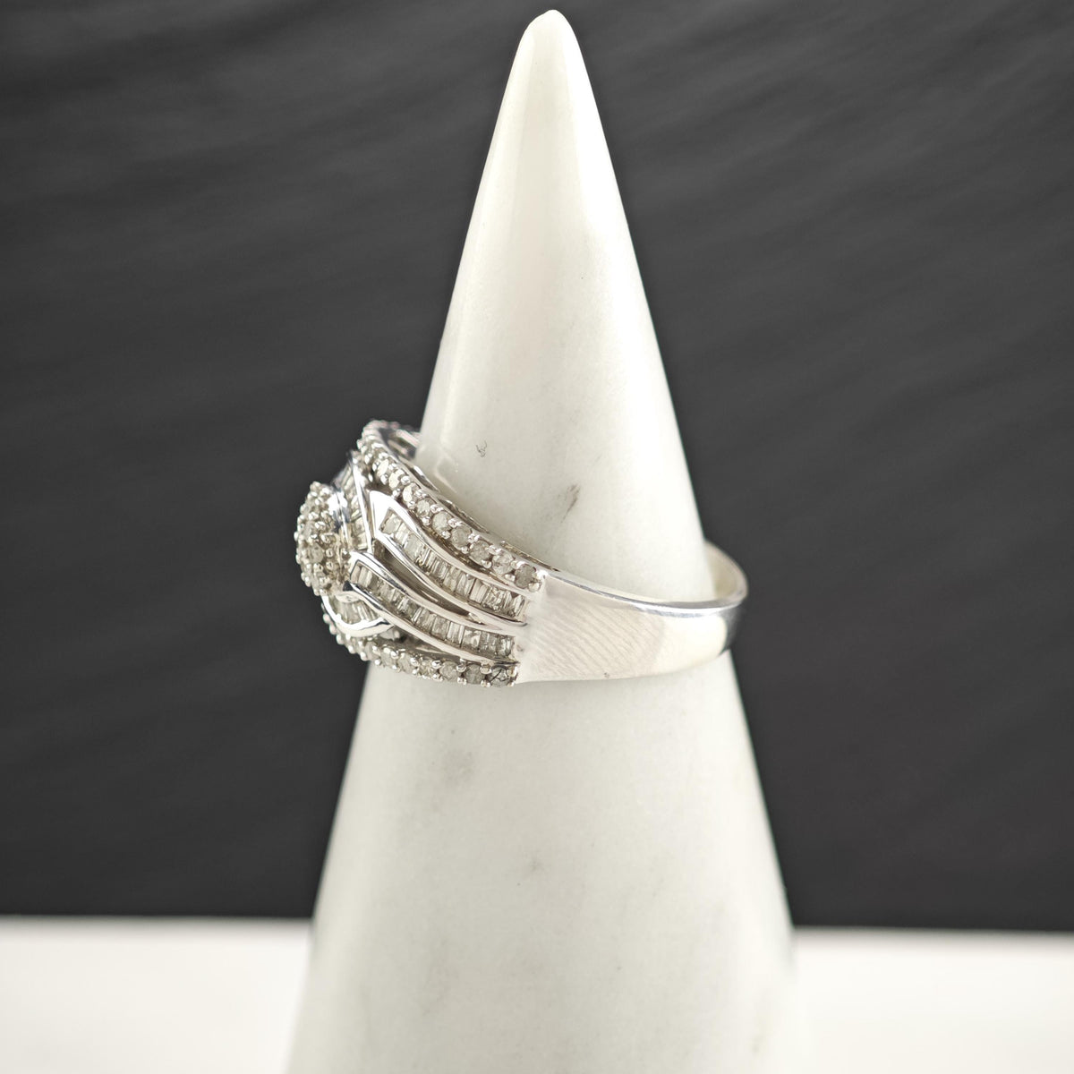 1/2 cttw Diamond 10K White Gold Ring Sz 7 3/4 R6777