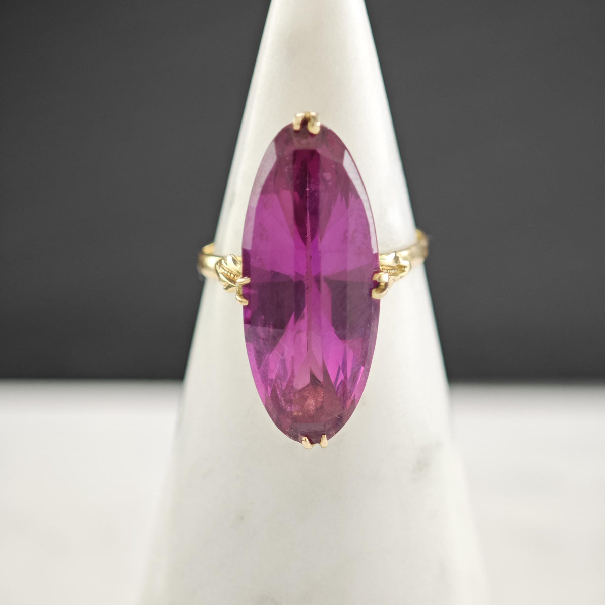 Large Oval Color Change Corrundum 10K Gold Ring Sz 6 1/2 R6808