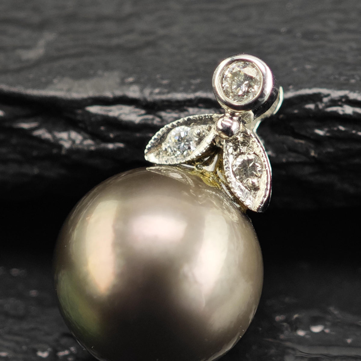 11mm Tahitian Pearl Diamond, 14K White Gold Pendant P3110