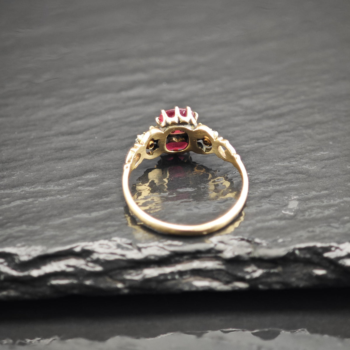 Genuine Ruby & Diamond Cluster 10K Gold Ring Sz 7 R6769