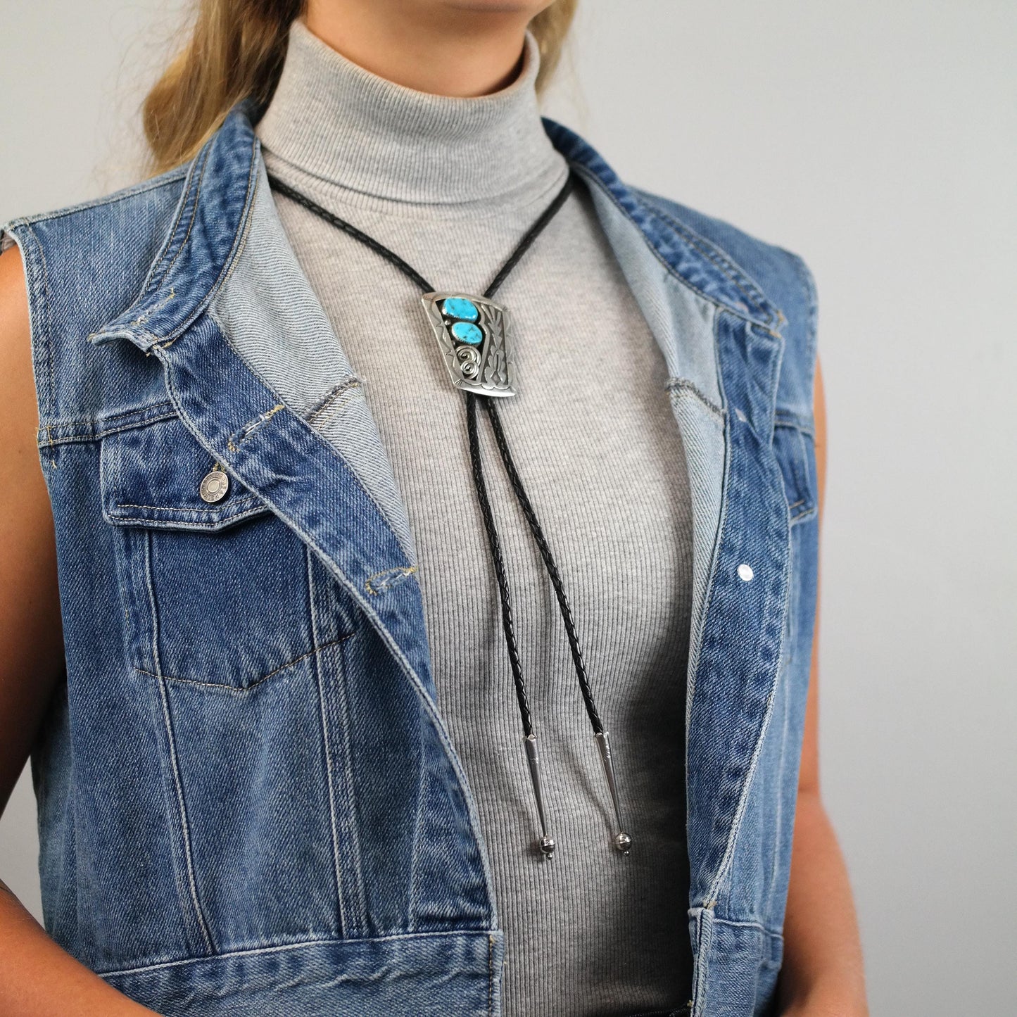 Vintage Native American Sterling Silver Sleeping Beauty Turquoise Shadow Box Bolo Tie Necklace N2747