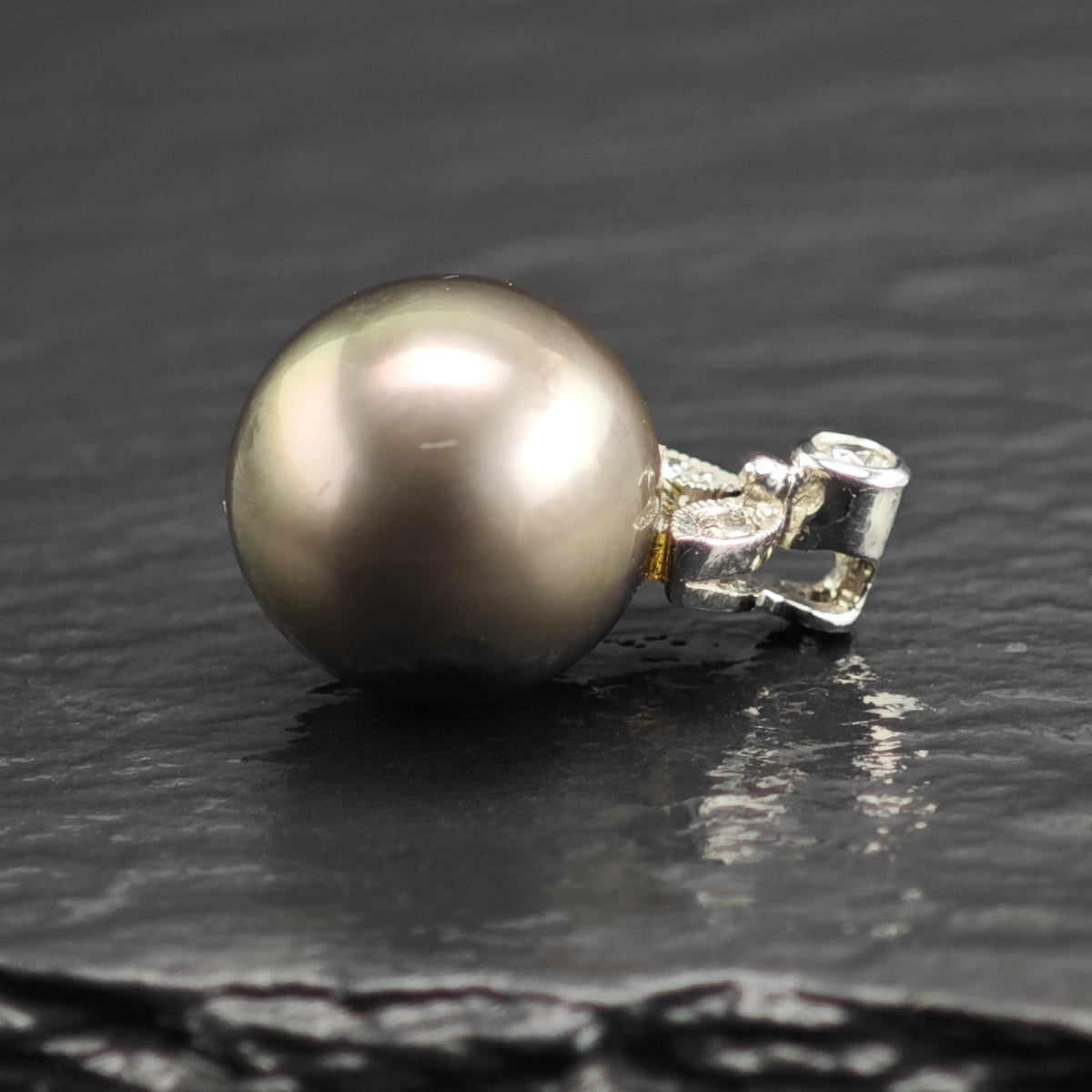 11mm Tahitian Pearl Diamond, 14K White Gold Pendant P3110