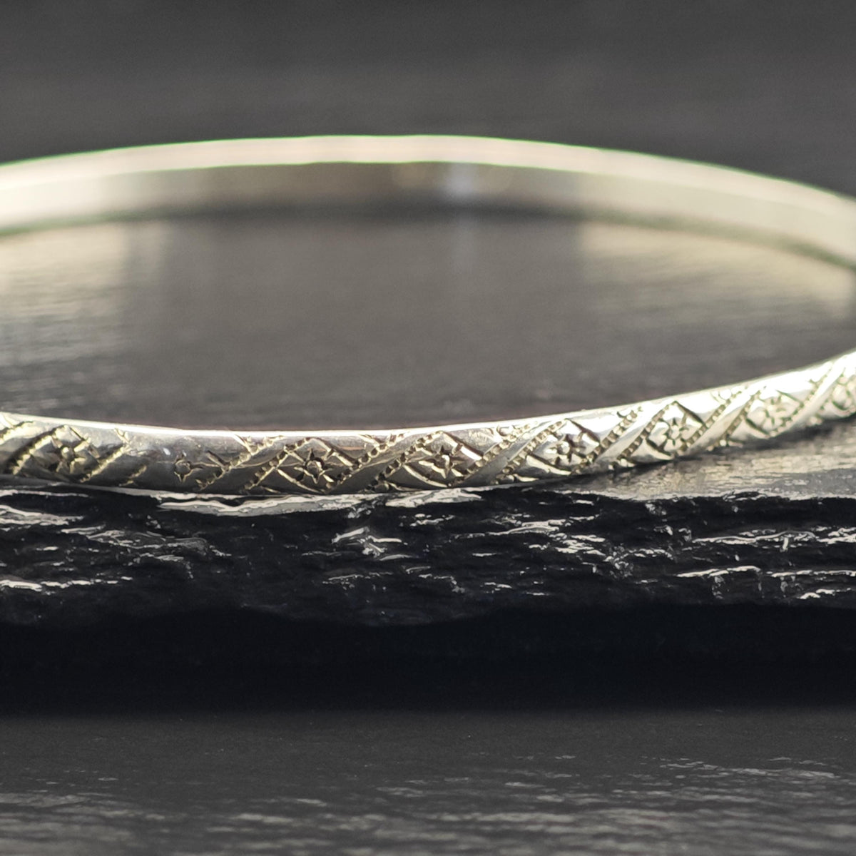 Choice of Repousse Sterling Silver Bangles Sz 8" BR3122