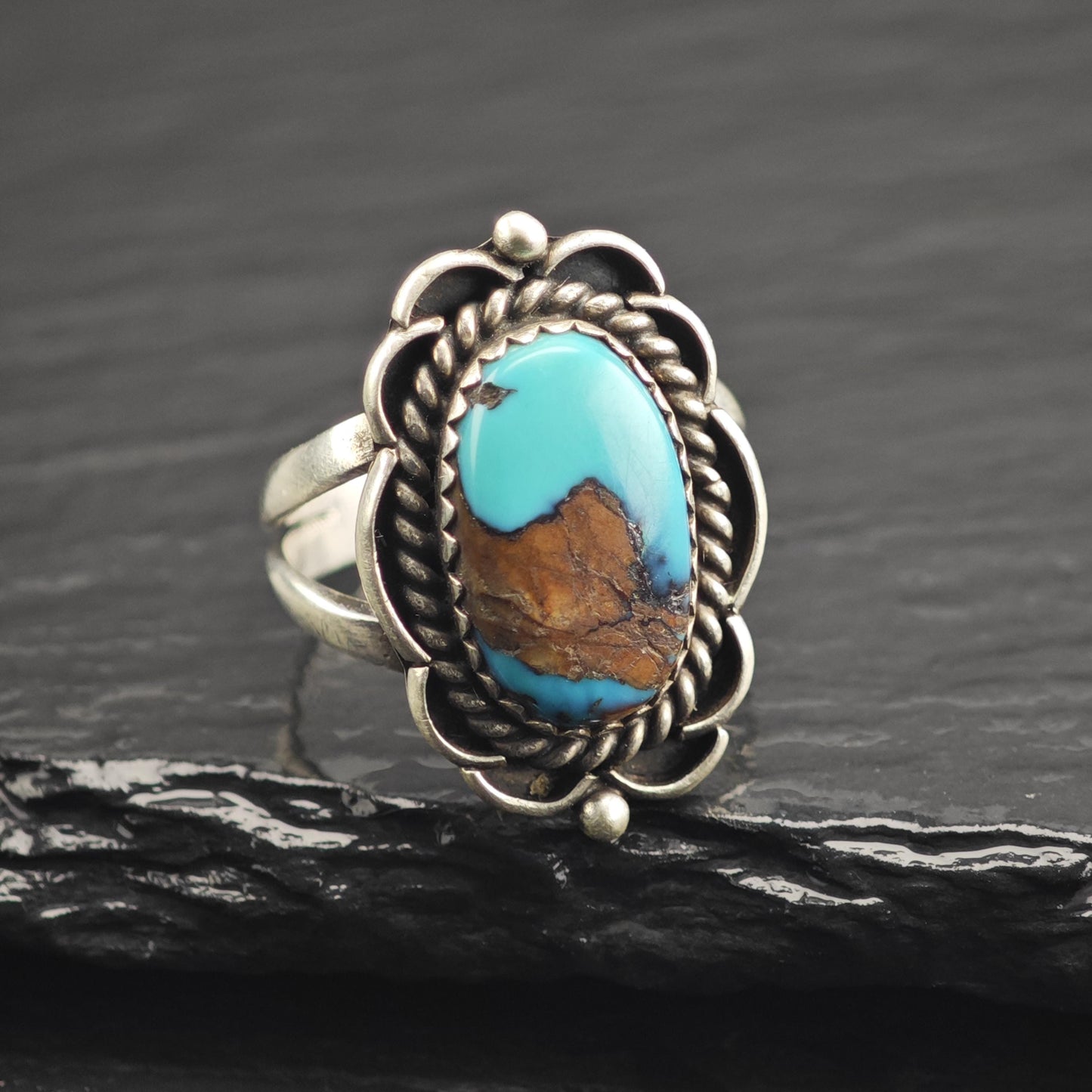 Native American Bisbee Turquoise Detailed Bezel Sterling Silver Ring Sz 6 R6651