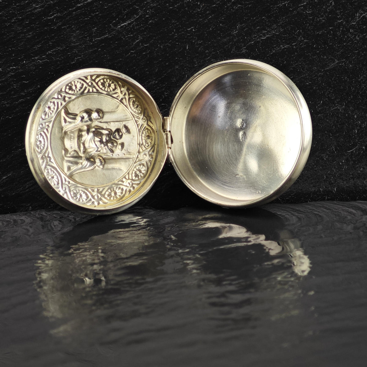Vintage Repousse Nativity Scene Trinket Box 800 Silver MISC0420