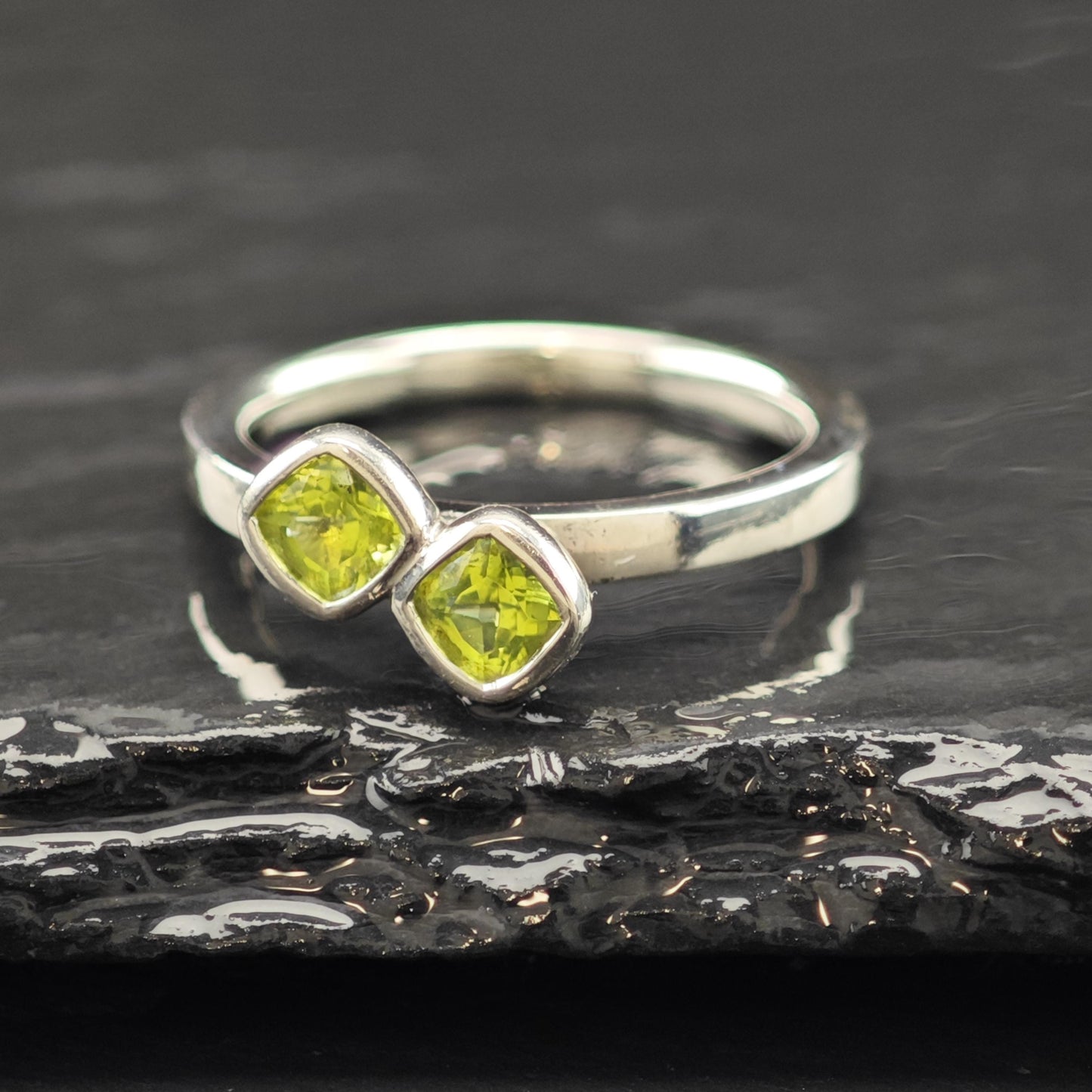 Double Peridot Band Ring Sterling Silver Sz 7 R6212
