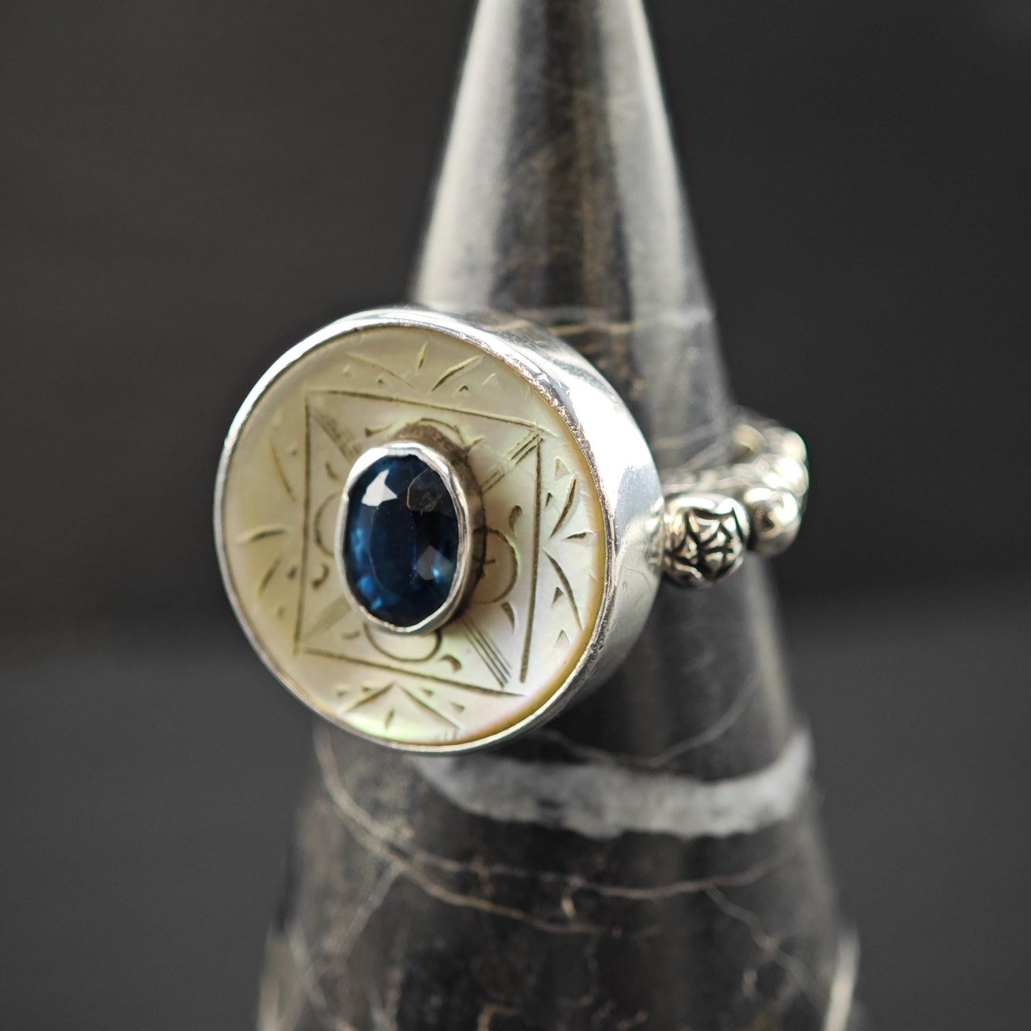 Topaz and Mother of Pearl Ring: Sterling Silver Size 7 3/4 R6013
