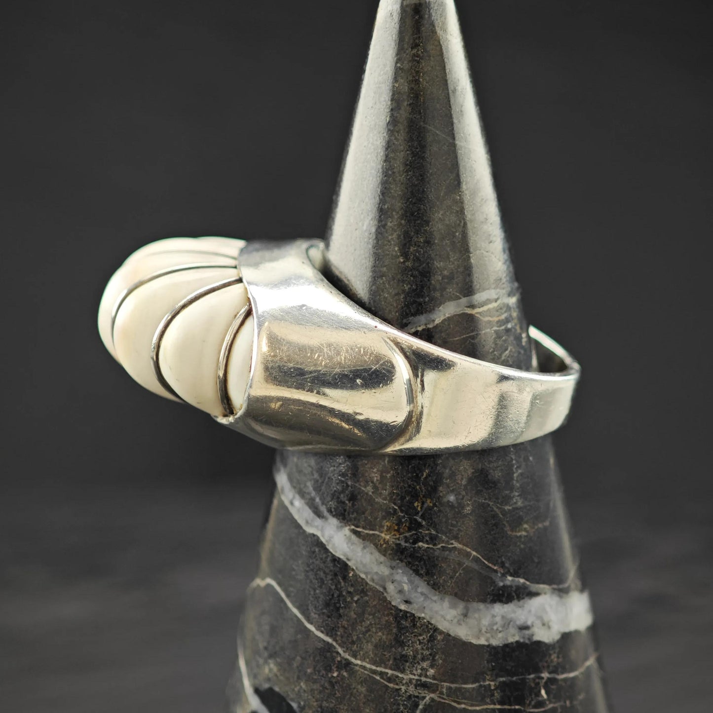 Sterling Silver Ring: Mexico Oyster Shell - Vintage Style Size 7 1/2