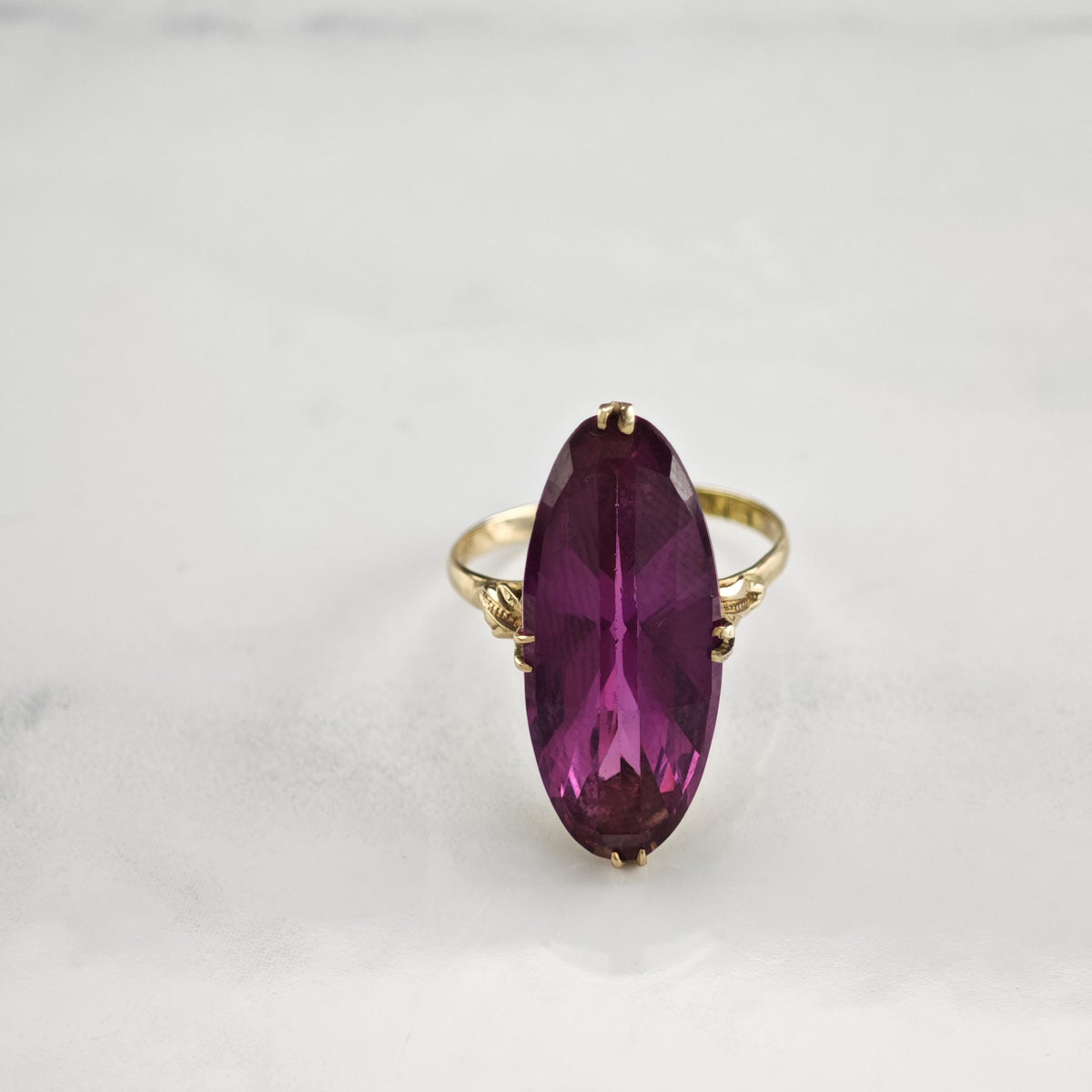 Large Oval Color Change Corrundum 10K Gold Ring Sz 6 1/2 R6808