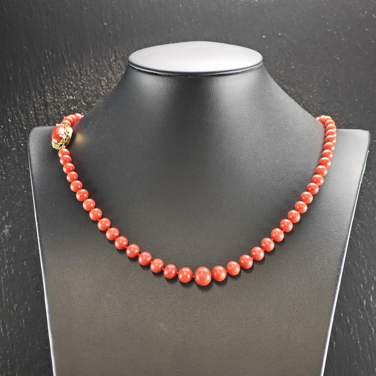 Graduated Coral Beads 18K Gold Clasp Beaded Necklace N2773