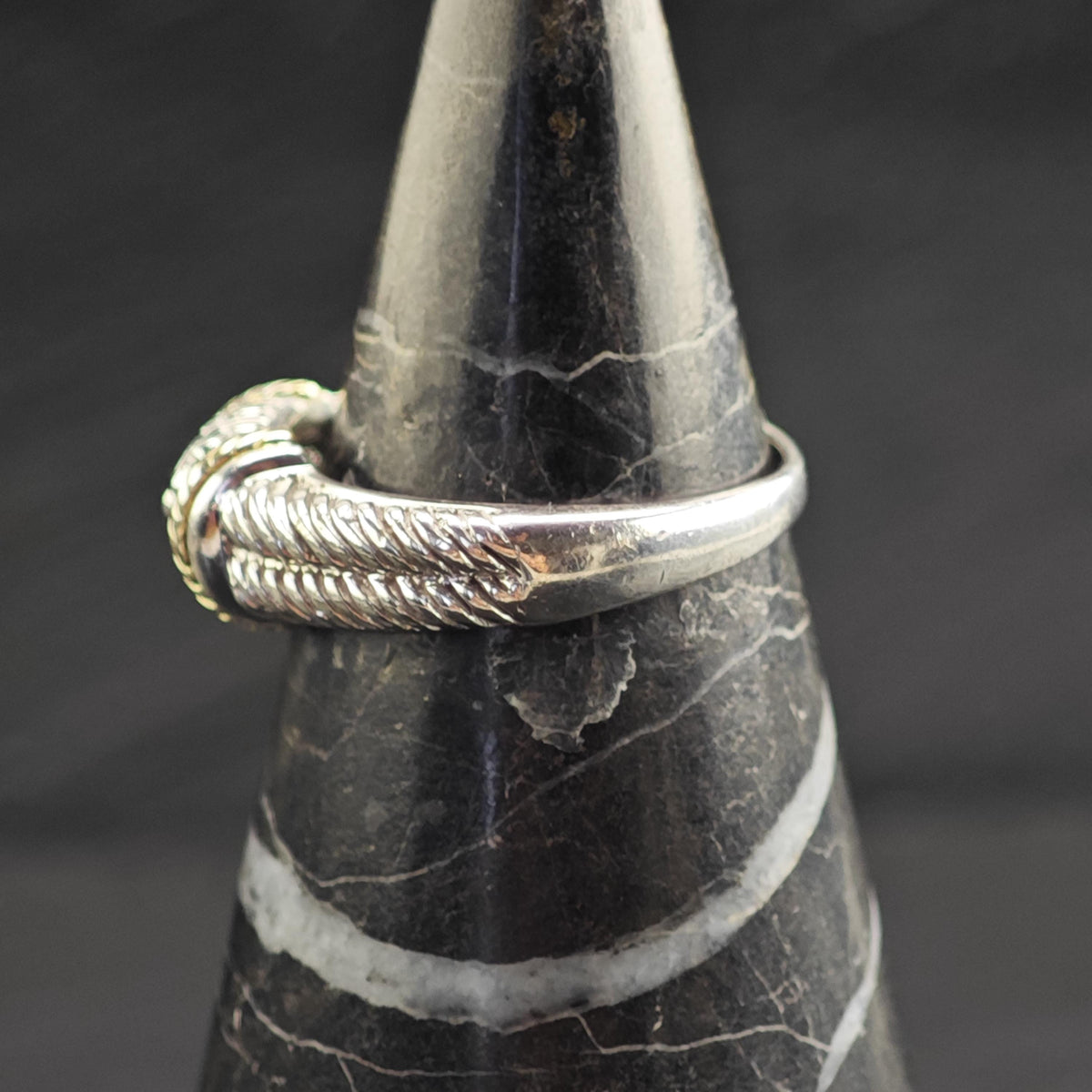14K Gold Accent Band Sterling Silver Ring Sz 7 R6741