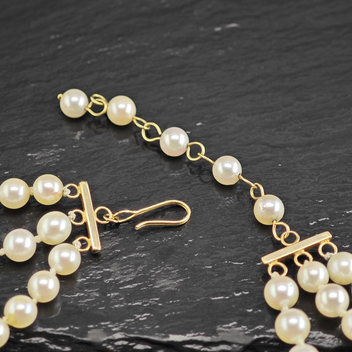 5mm White Pearl Tri-Strand 14K Gold Clasp Beaded Necklace N2776